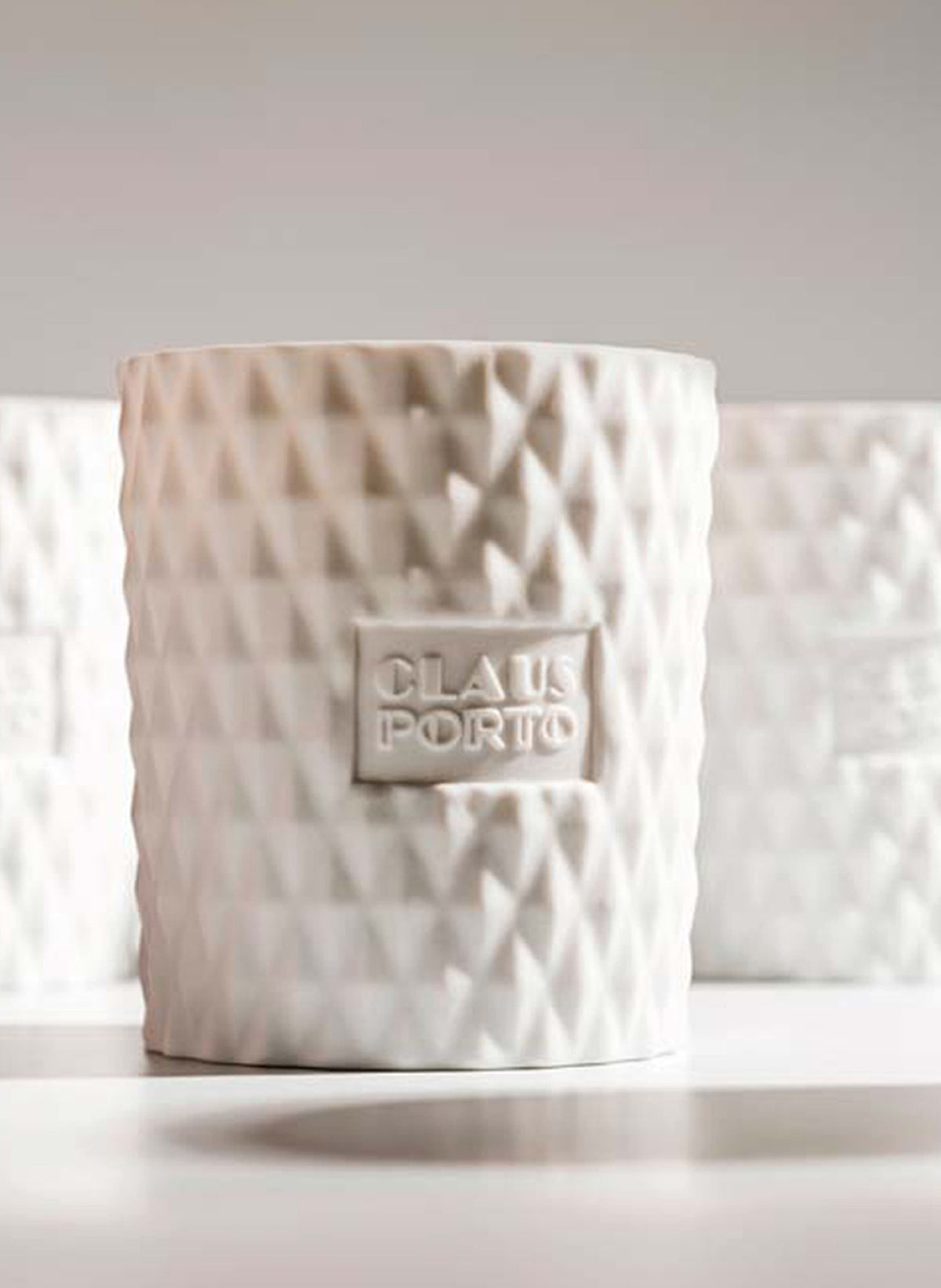 Chypre Cedar Poinsettia Candle