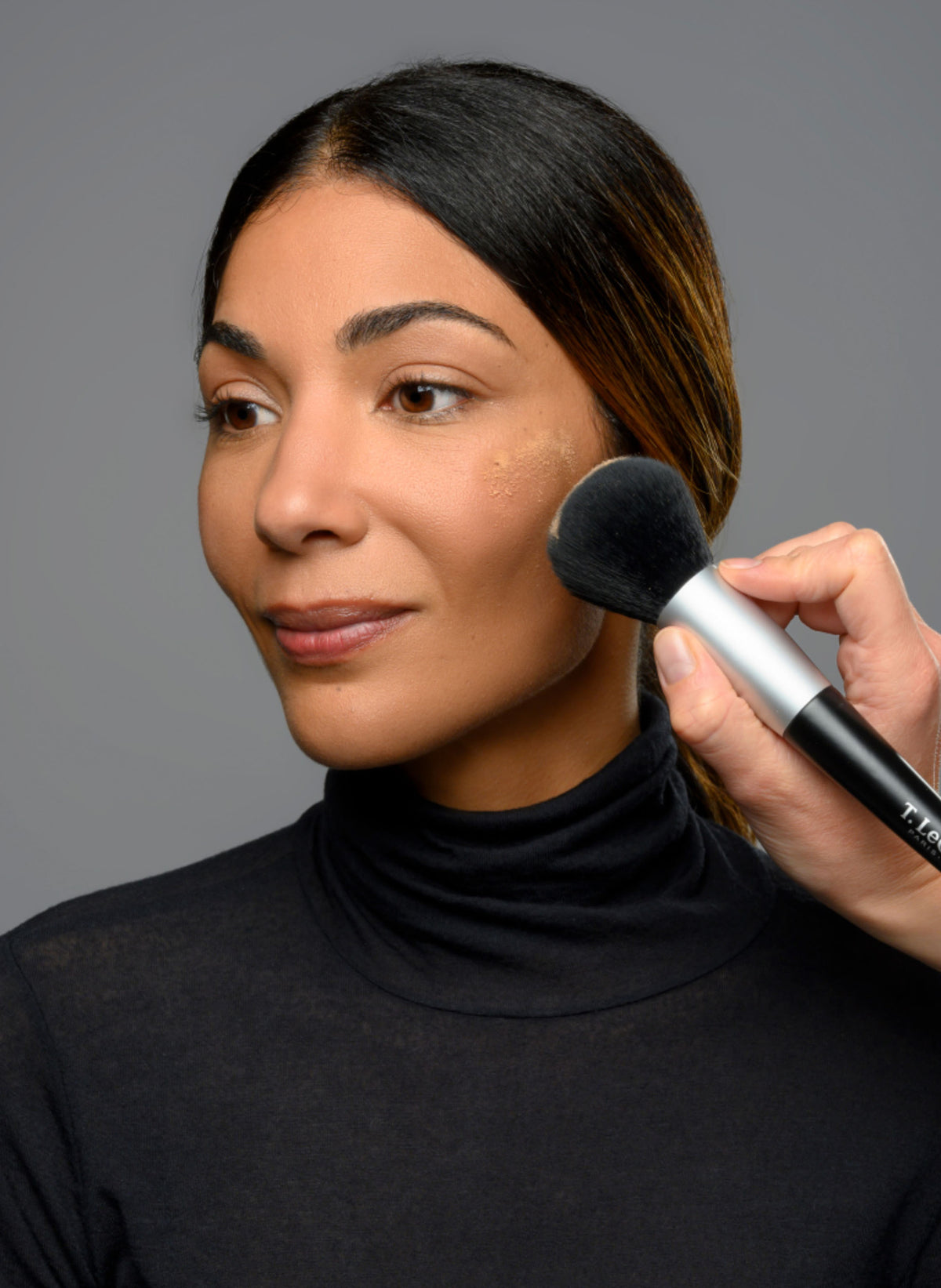 Dermophilic Loose Powder /  06 Sable